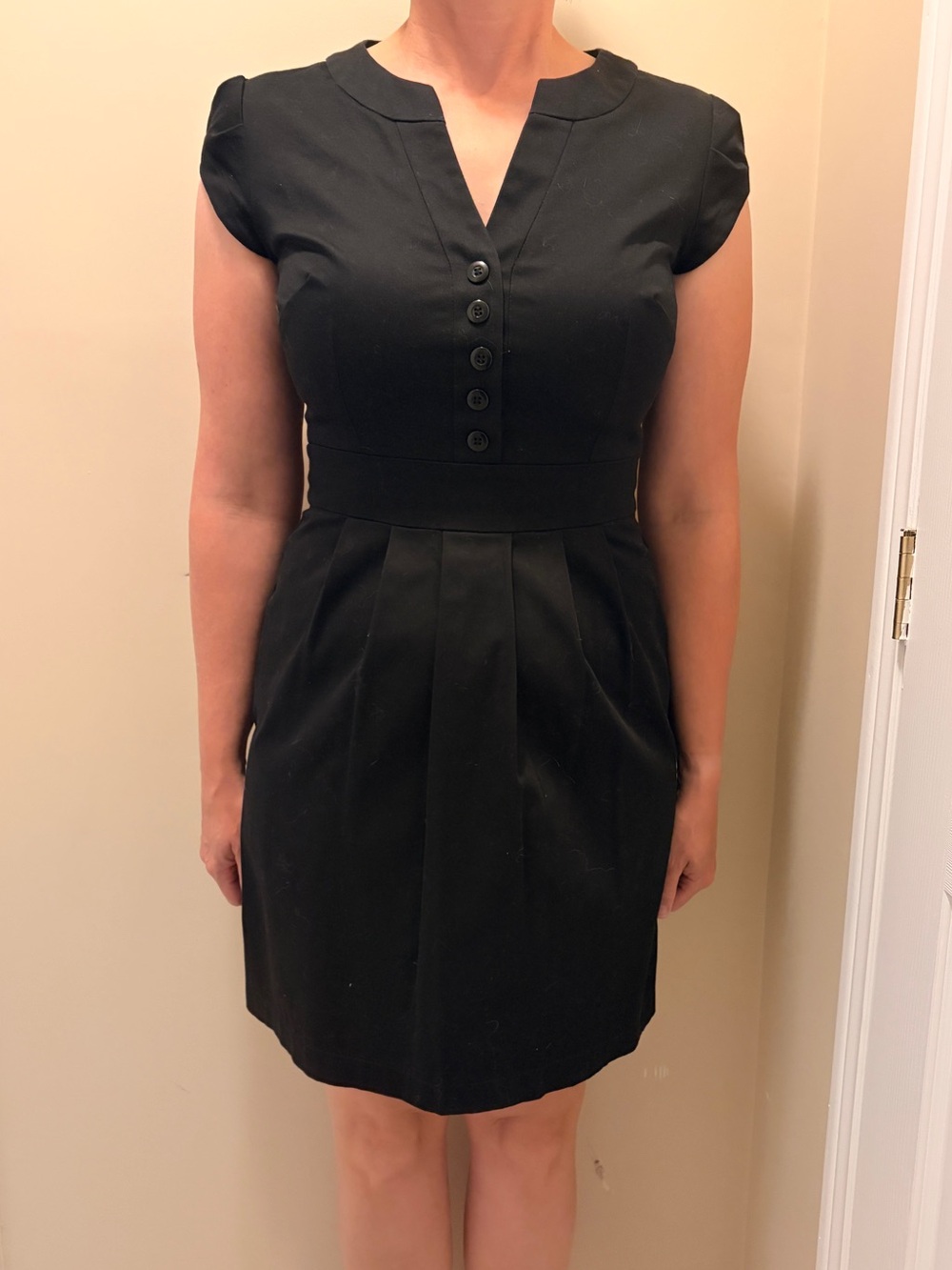 Classic Black Cap-Sleeve Dress - Timeless Work-to-Weekend Style